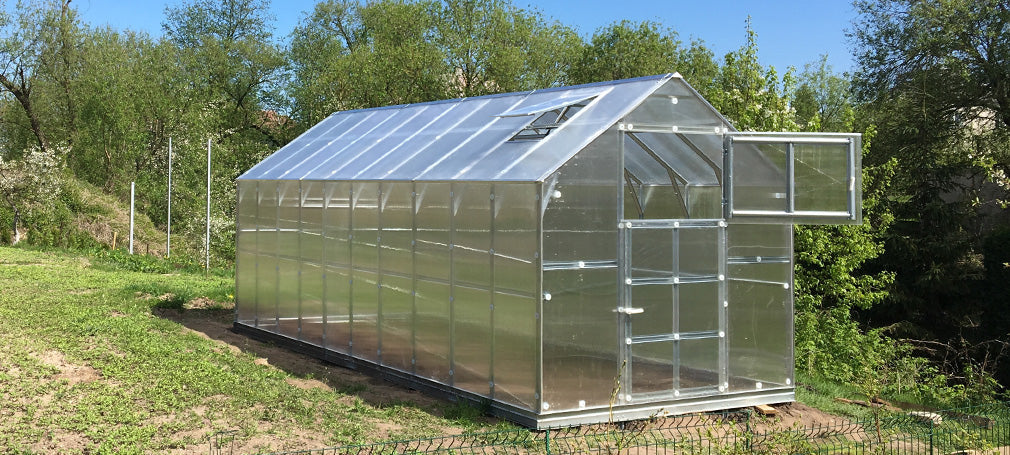 Heavy duty plastic greenhouse