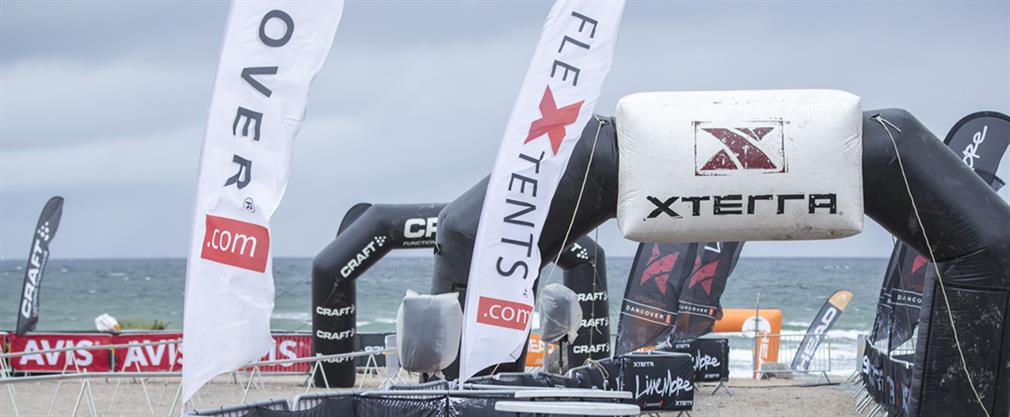 Elegant feather flags or teardrop flags